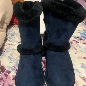 Women's Navy Winter Boots with Black Fur Trim